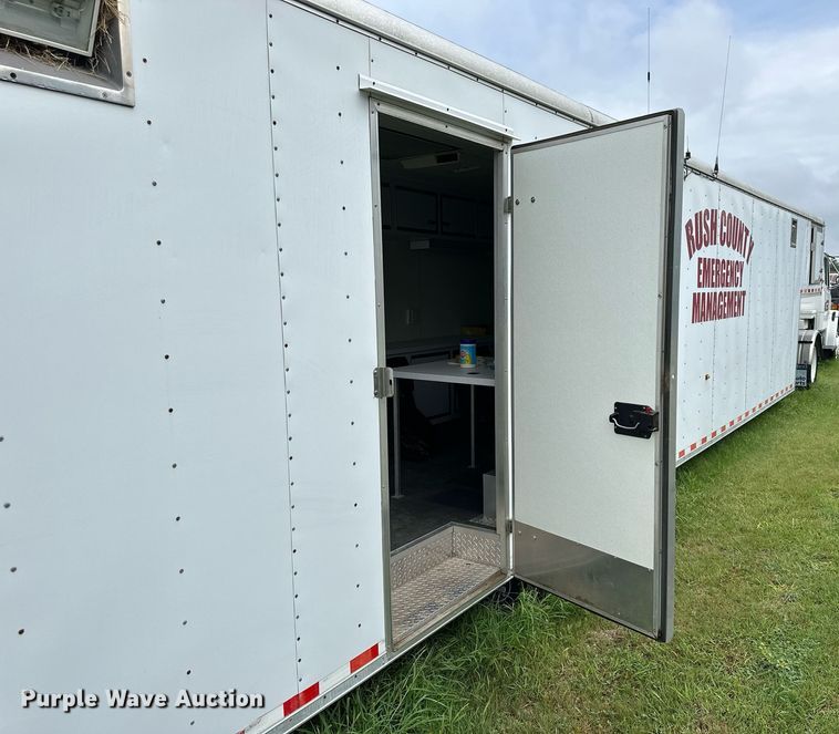 image for item NP9874 2004 Wells Cargo CVG4027V  command center trailer