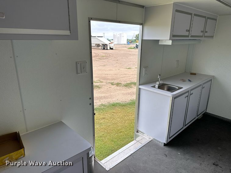 image for item NP9874 2004 Wells Cargo CVG4027V  command center trailer