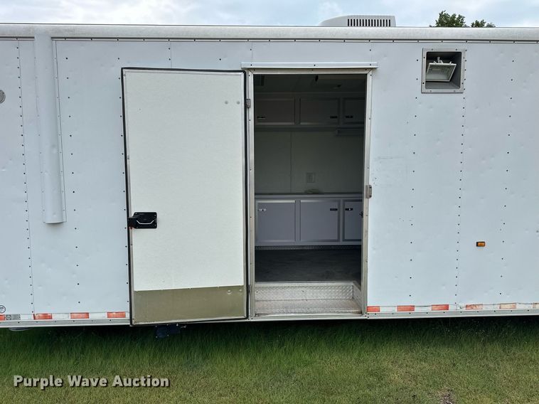 image for item NP9874 2004 Wells Cargo CVG4027V  command center trailer