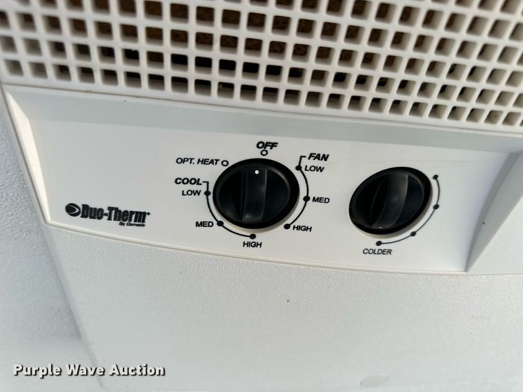 image for item NP9874 2004 Wells Cargo CVG4027V  command center trailer