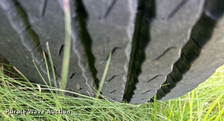 image for item NP9874 2004 Wells Cargo CVG4027V  command center trailer