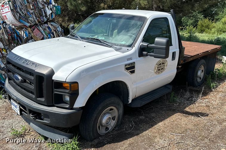 image for item NP9878 2008 Ford F250 Super Duty  flatbed pickup truck