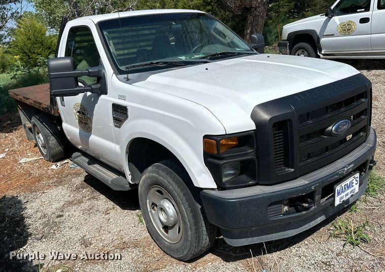 image for item NP9878 2008 Ford F250 Super Duty  flatbed pickup truck
