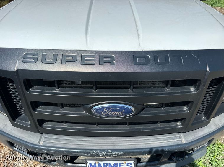image for item NP9878 2008 Ford F250 Super Duty  flatbed pickup truck