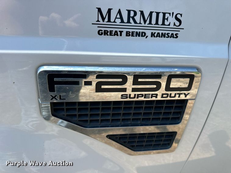 image for item NP9878 2008 Ford F250 Super Duty  flatbed pickup truck