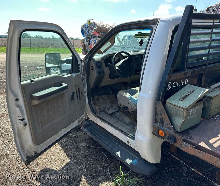image for item NP9878 2008 Ford F250 Super Duty  flatbed pickup truck