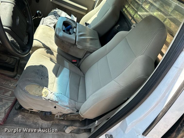 image for item NP9878 2008 Ford F250 Super Duty  flatbed pickup truck