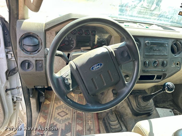 image for item NP9878 2008 Ford F250 Super Duty  flatbed pickup truck