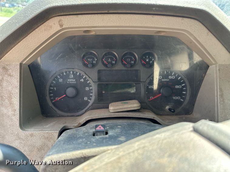 image for item NP9878 2008 Ford F250 Super Duty  flatbed pickup truck