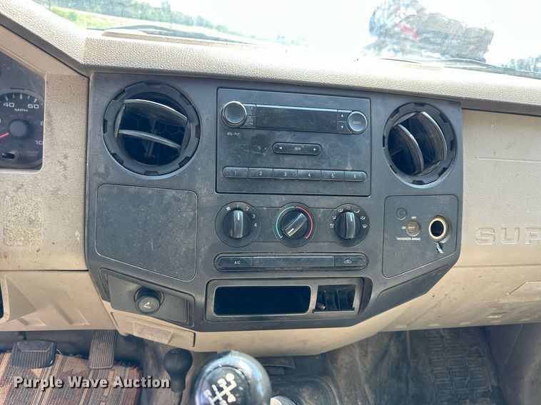 image for item NP9878 2008 Ford F250 Super Duty  flatbed pickup truck