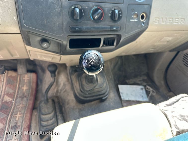 image for item NP9878 2008 Ford F250 Super Duty  flatbed pickup truck