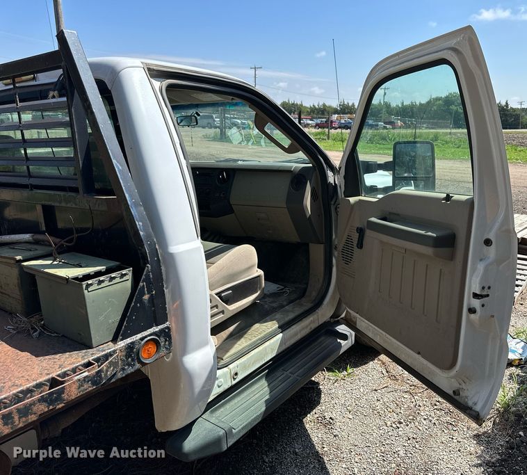 image for item NP9878 2008 Ford F250 Super Duty  flatbed pickup truck
