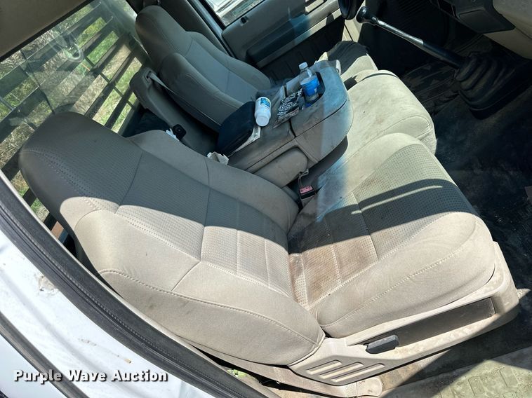 image for item NP9878 2008 Ford F250 Super Duty  flatbed pickup truck