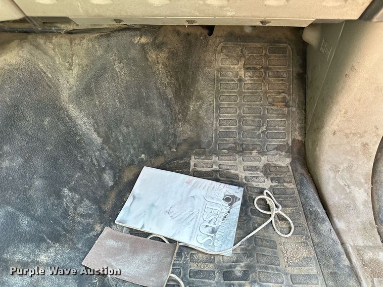 image for item NP9878 2008 Ford F250 Super Duty  flatbed pickup truck