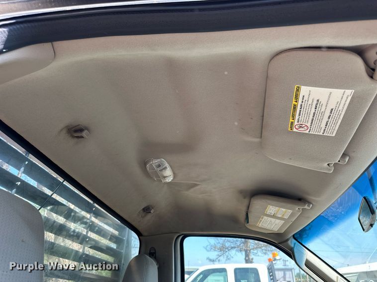 image for item NP9878 2008 Ford F250 Super Duty  flatbed pickup truck