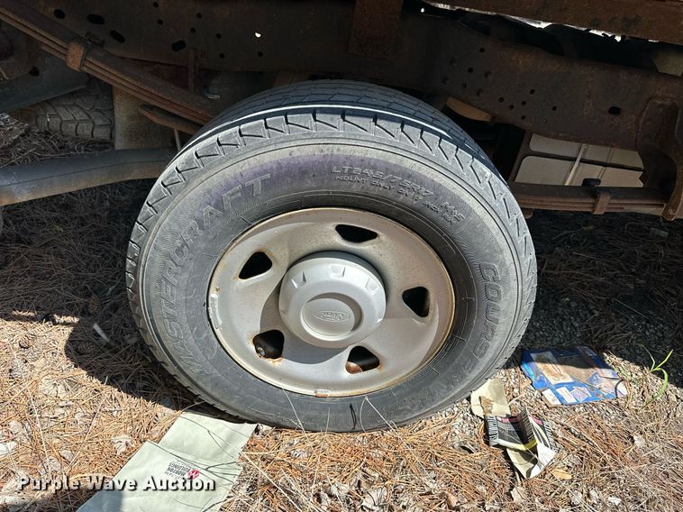 image for item NP9878 2008 Ford F250 Super Duty  flatbed pickup truck