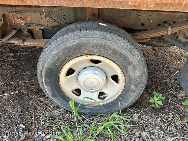 image for item NP9878 2008 Ford F250 Super Duty  flatbed pickup truck