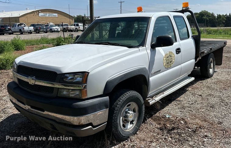 image for item NP9879 2003 Chevrolet Silverado 2500HD  Ext. Cab flatbed pickup truck