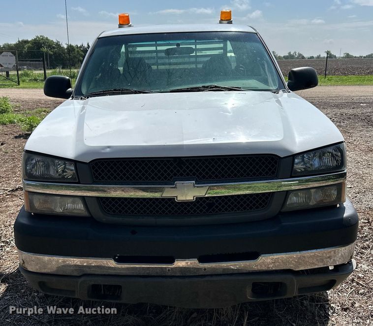 image for item NP9879 2003 Chevrolet Silverado 2500HD  Ext. Cab flatbed pickup truck