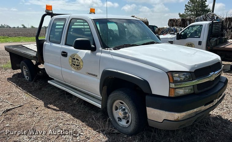 image for item NP9879 2003 Chevrolet Silverado 2500HD  Ext. Cab flatbed pickup truck