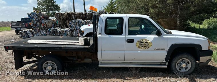 image for item NP9879 2003 Chevrolet Silverado 2500HD  Ext. Cab flatbed pickup truck