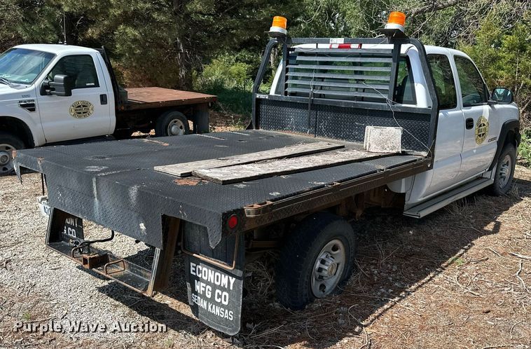 image for item NP9879 2003 Chevrolet Silverado 2500HD  Ext. Cab flatbed pickup truck