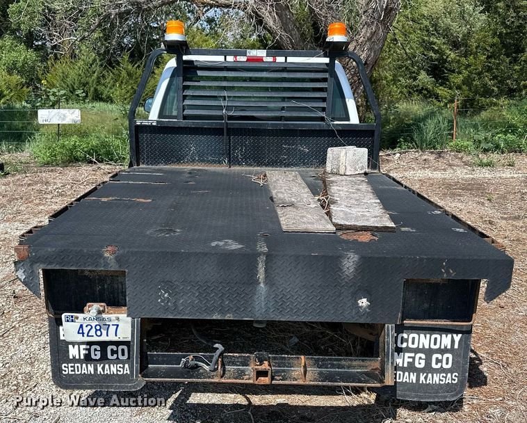 image for item NP9879 2003 Chevrolet Silverado 2500HD  Ext. Cab flatbed pickup truck