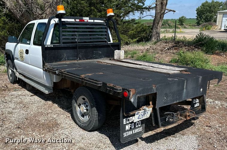 image for item NP9879 2003 Chevrolet Silverado 2500HD  Ext. Cab flatbed pickup truck
