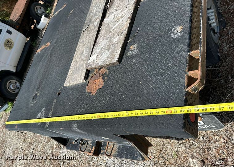 image for item NP9879 2003 Chevrolet Silverado 2500HD  Ext. Cab flatbed pickup truck