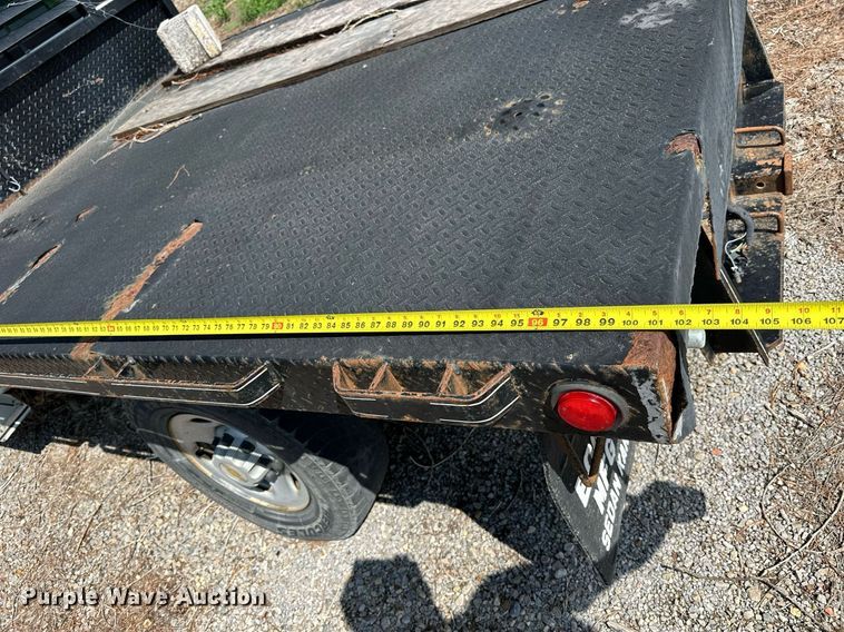 image for item NP9879 2003 Chevrolet Silverado 2500HD  Ext. Cab flatbed pickup truck