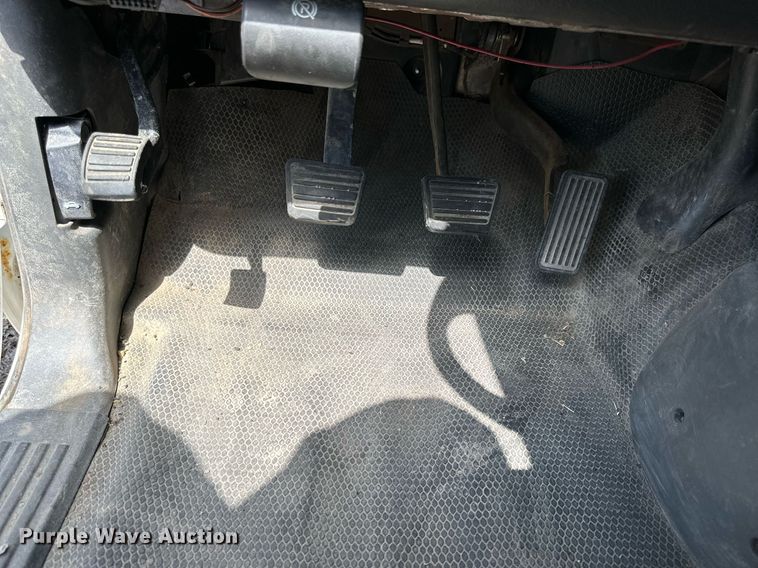 image for item NP9879 2003 Chevrolet Silverado 2500HD  Ext. Cab flatbed pickup truck