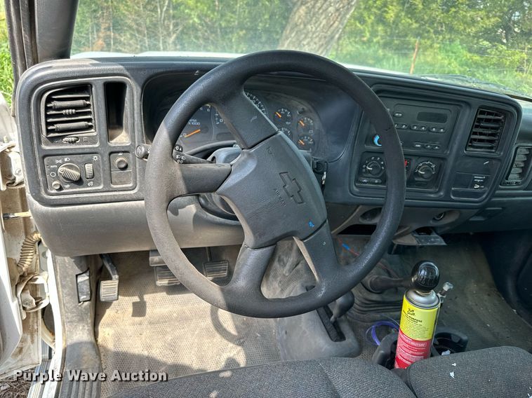 image for item NP9879 2003 Chevrolet Silverado 2500HD  Ext. Cab flatbed pickup truck