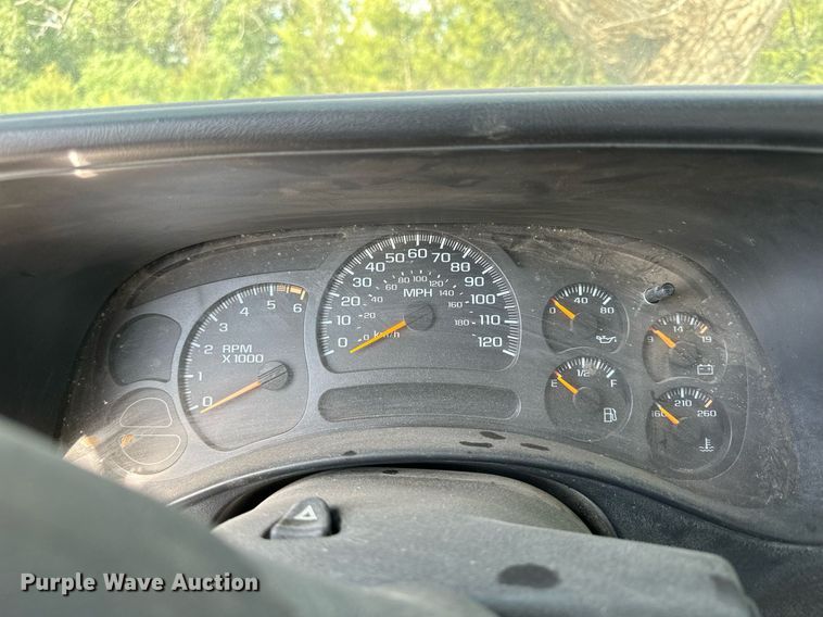 image for item NP9879 2003 Chevrolet Silverado 2500HD  Ext. Cab flatbed pickup truck