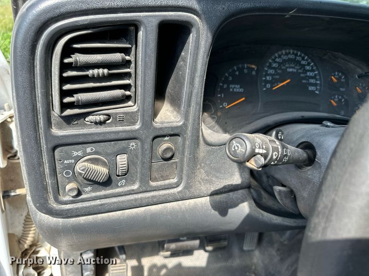 image for item NP9879 2003 Chevrolet Silverado 2500HD  Ext. Cab flatbed pickup truck