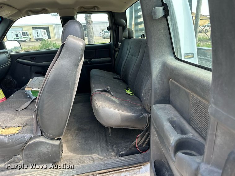 image for item NP9879 2003 Chevrolet Silverado 2500HD  Ext. Cab flatbed pickup truck