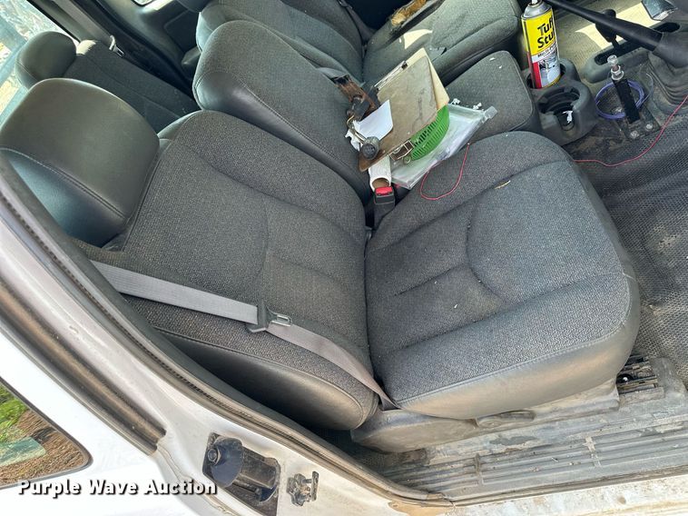 image for item NP9879 2003 Chevrolet Silverado 2500HD  Ext. Cab flatbed pickup truck