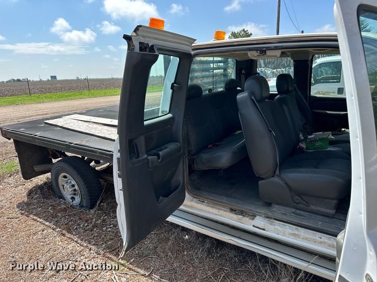 image for item NP9879 2003 Chevrolet Silverado 2500HD  Ext. Cab flatbed pickup truck