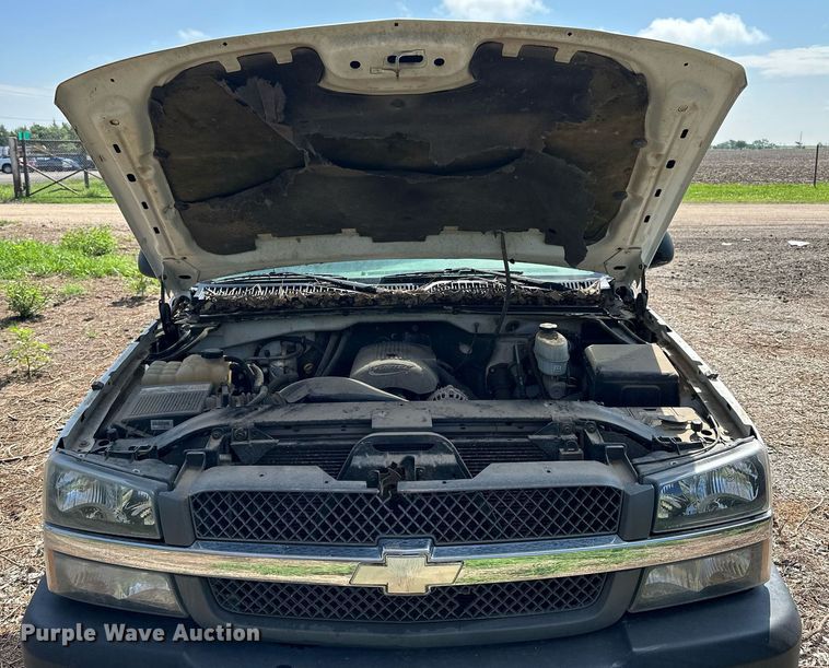 image for item NP9879 2003 Chevrolet Silverado 2500HD  Ext. Cab flatbed pickup truck