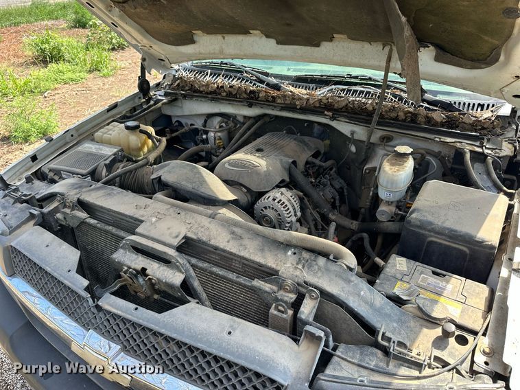 image for item NP9879 2003 Chevrolet Silverado 2500HD  Ext. Cab flatbed pickup truck