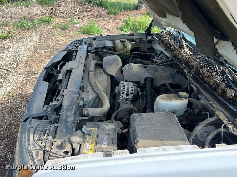 image for item NP9879 2003 Chevrolet Silverado 2500HD  Ext. Cab flatbed pickup truck