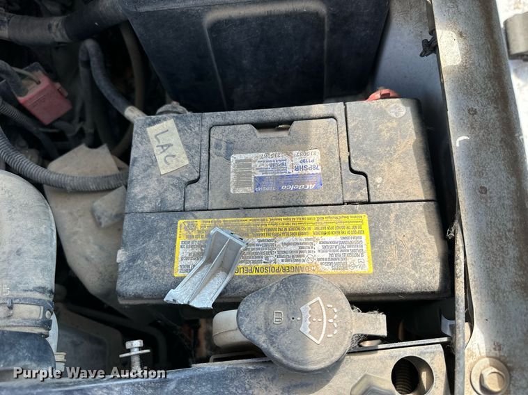 image for item NP9879 2003 Chevrolet Silverado 2500HD  Ext. Cab flatbed pickup truck