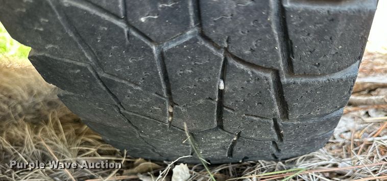 image for item NP9879 2003 Chevrolet Silverado 2500HD  Ext. Cab flatbed pickup truck