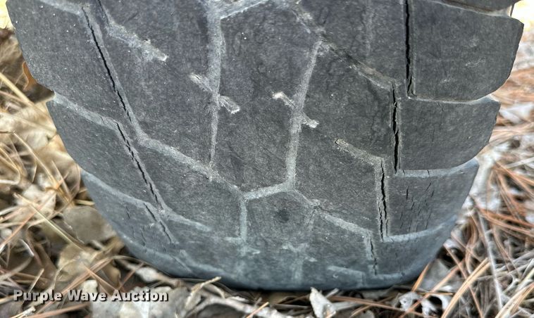 image for item NP9879 2003 Chevrolet Silverado 2500HD  Ext. Cab flatbed pickup truck