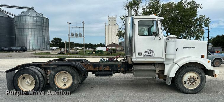 image for item NP9902 1998 Western Star 4964FX  semi truck