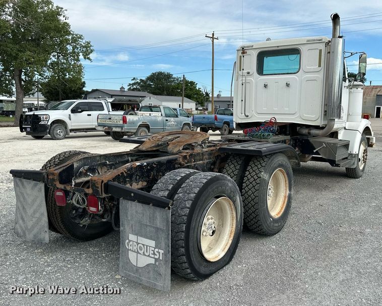 image for item NP9902 1998 Western Star 4964FX  semi truck