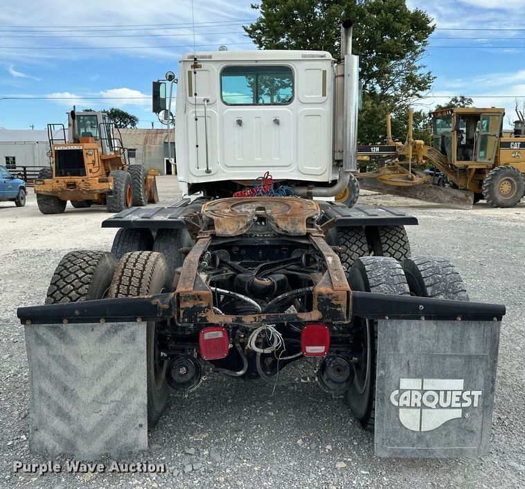 image for item NP9902 1998 Western Star 4964FX  semi truck