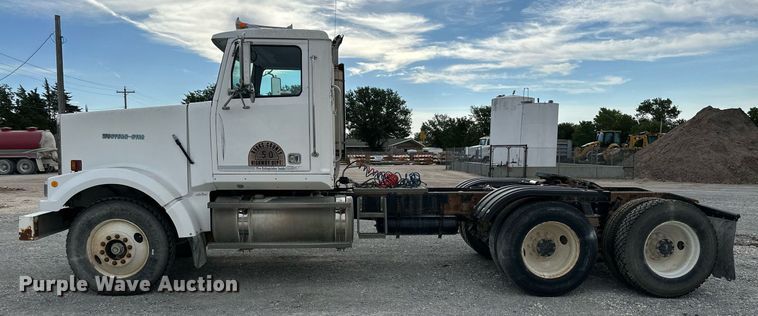 image for item NP9902 1998 Western Star 4964FX  semi truck