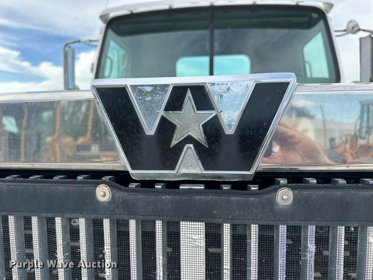 image for item NP9902 1998 Western Star 4964FX  semi truck