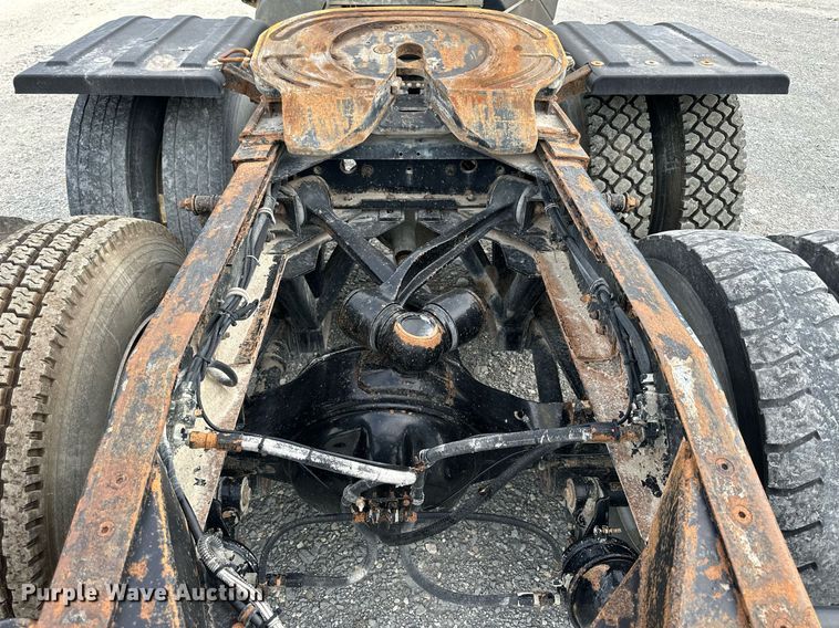 image for item NP9902 1998 Western Star 4964FX  semi truck