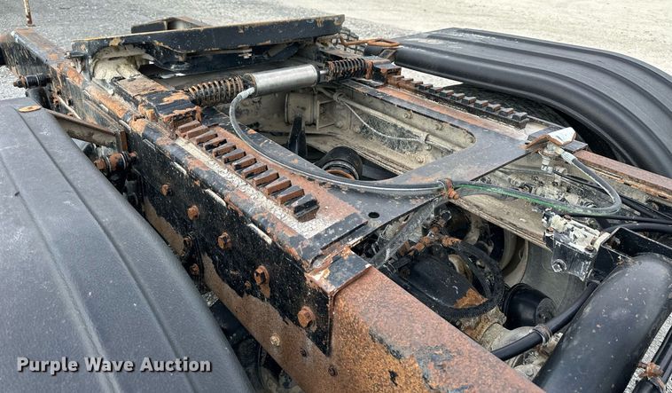 image for item NP9902 1998 Western Star 4964FX  semi truck